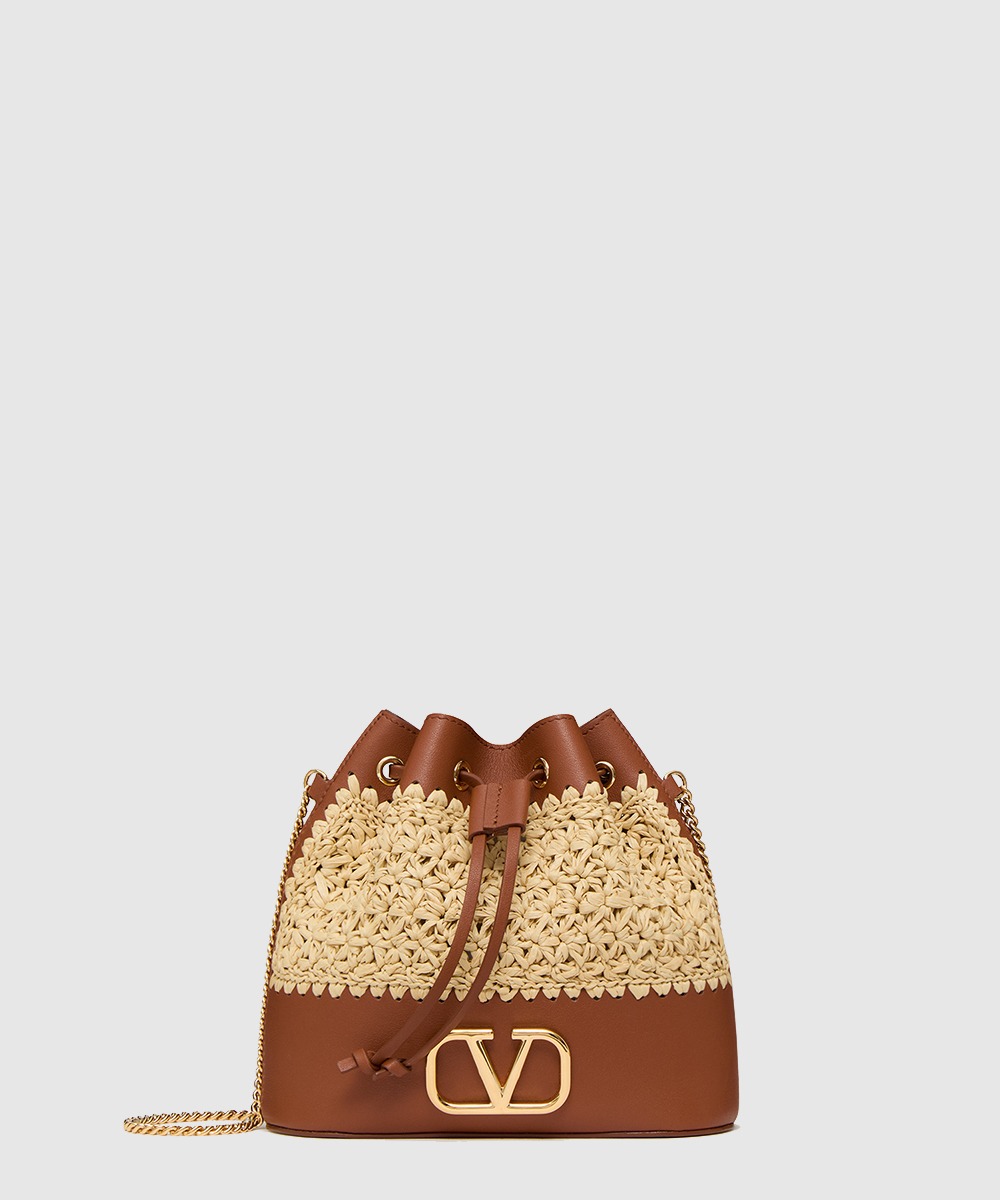 발렌티노 VLOGO SIGNATURE 라피아 미니 버킷백