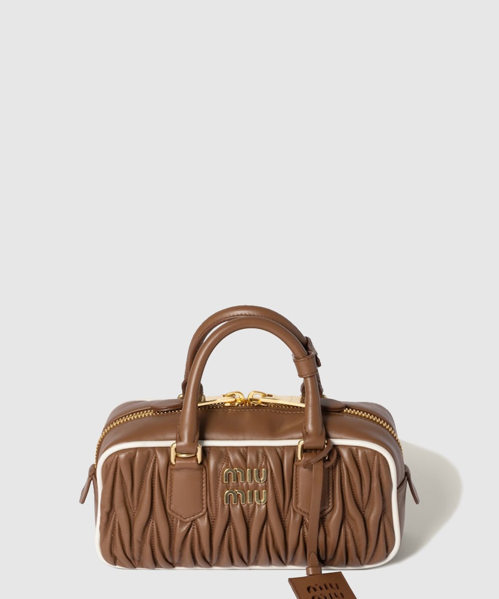 미우미우 아르카디 마테라쎄 나파 가죽백 5BB142